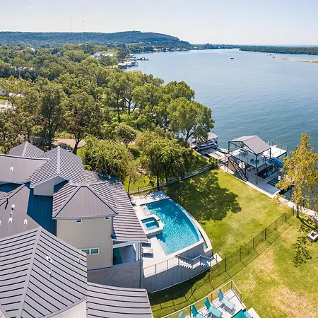 Luxury Lake Lbj House With Heated Swimming Pool And Spill Over Hot Tub And 2 Boat Slips